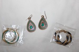 lot 290 image: Enamel fashion jewelry earrings