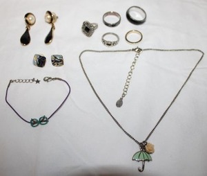 lot 297 image: Enamel fashion jewelry assortment