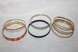 lot 302 image: Enamel fashion jewelry bangle bracelets