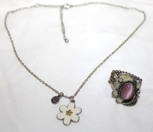 lot 309 image: Enamel fashion jewelry BFF tag necklace and stretch ring