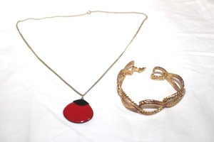 lot 313 image: Enamel fashion jewelry