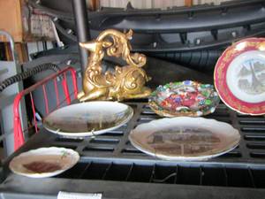 lot 34 image: Decorative plates and gold Ram