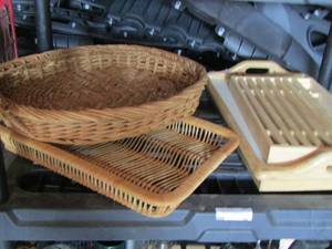 lot 50 image: Wicker baskets with tray