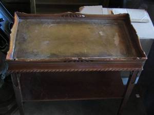 lot 73 image: Vintage Side table with leather inlay