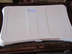 lot 81 image: Wii balance board