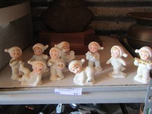 lot 15 image: Vintage Snow babies