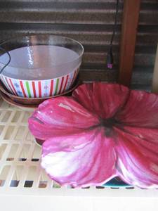 lot 106 image: Flower serving tray and bowls