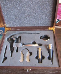 lot 128 image: Wine bottle acc. Kit