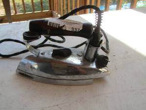 lot 2 image: General electric vintage iron with power cord cat # 119f12 watts 700 volts