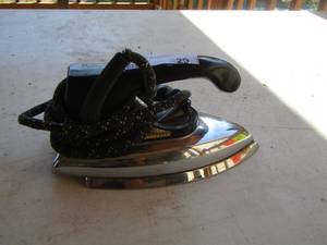 lot 29 image: metal iron with handle and cord Westinghouse adjust-o-matic ID 514