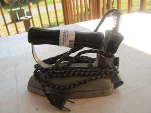 lot 52 image: Cast IRON with  handle and outlet cord marked DU-MULA duke Mutler product Quincy electronics co. 550 watts
