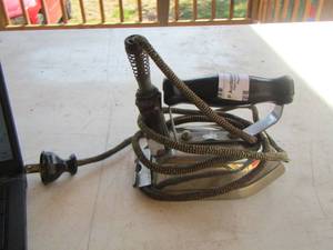 lot 5 image: metal iron with handle and outlet plug km electrical perfection cat #. 415 Knapp monarch co. 375 watts