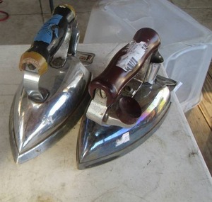 lot 152 image: qty 2 vintage irons, one with no markings, general electric Hotpoint calrod super model R volts 115 watts 575
