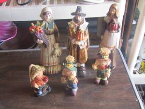 lot 156 image: Thanksgiving figurines
