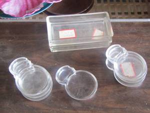 lot 157 image: VINTAGE GLASS LUNCHEON TRAYS  & COASTERS
