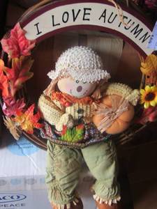 lot 169 image: Autumn wreath