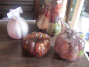 lot 175 image: Fall decor