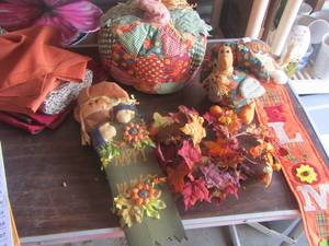 lot 181 image: Fall decore