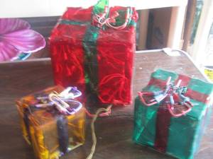 lot 185 image: lighted gifts