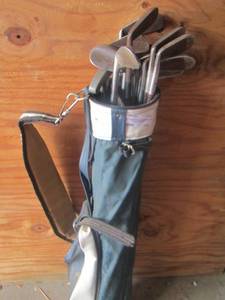 lot 194 image: SPAULDING  ROBERT  JONES Golf IRONS in bag