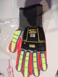 lot 205 image: RINGERS GLOVES - R FLEX CUT RESISTANCE GLOVES - SIZE LARGE - NEW