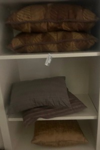 lot 207 image: DECORATIVE PILLOWS