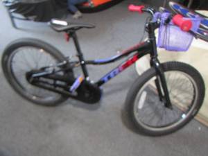 lot 79 image: Precaliber Trek kids bike like new