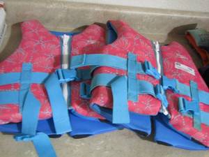 lot 106 image: 2 pink star fish life jackets