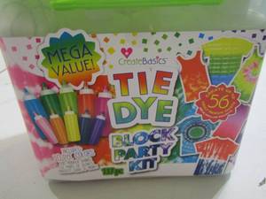 lot 117 image: used tie dye block party kit