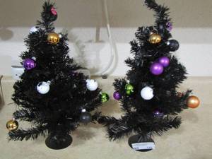 lot 146 image: 2 mini fall tree dcor