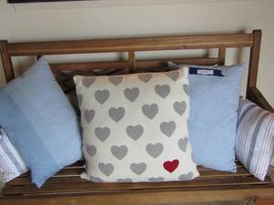 lot 156 image: lot of cute throw pillows qty 5