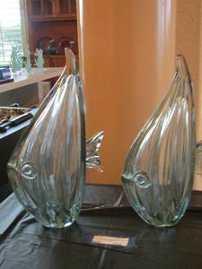 lot 164 image: 2 clear glass fish dcor pieces beautiful - APPROX 10-12 HT