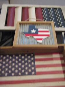 lot 160 image: USA wall art qty 3 size unknown smaller pieces