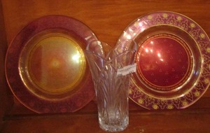 lot 187 image: 2 beautiful pier 1 import dcor plates- crystal vase