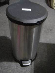 lot 192 image: kitchen trash can used but clean