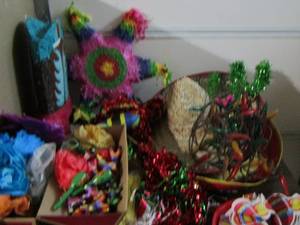 lot 194 image: Cince De Mayo party supplies or JUST HAVE A PARTY 