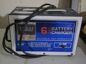 lot 196 image: 6 amp battery charger 6 12 VOLT in working condition