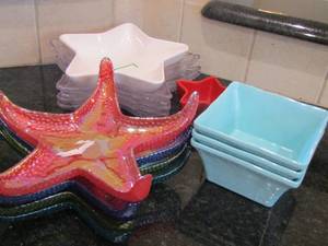 lot 43 image: star plates-blue bowls plus