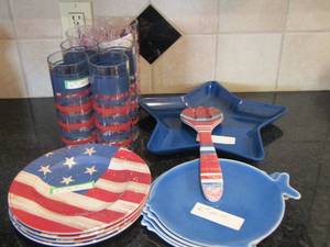 lot 46 image: Independence Day  dcor- plates- cups plus