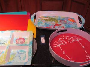 lot 50 image: various serving trays and place mats