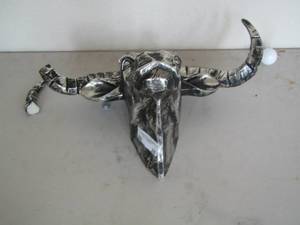 lot 28 image: Silver and black bull head, 1 horn broke off , the piece is included easy fix