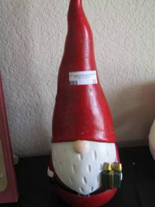 lot 23 image: GNOME - SANTA