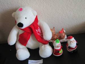 lot 14 image: Christmas dcor