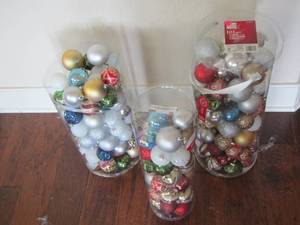 lot 26 image: 3 tubs of Christmas tree bulbs