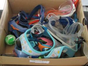 lot 214 image: kids goggles