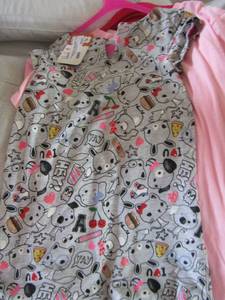 lot 221 image: kids night gowns sizes vary
