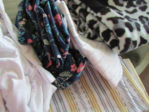 lot 222 image: kids twin sheets- pillow cases and 1 throw blanket