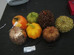 lot 263 image: fall pumpkin dcor
