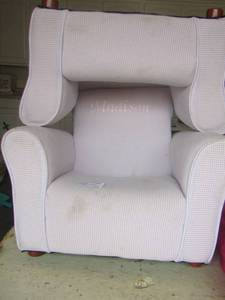 lot 247 image: 2 childs chairs both match needs cleaned, 1 missing a foot