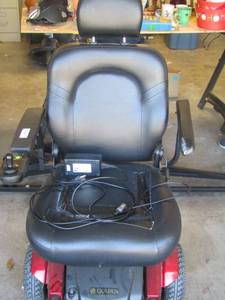 lot 2 image: Golden mobility scooter chair, used in working condition, holds charge also comes with charger for batteries, has a few cosmetic scuffs but doesn�t stop it from doing its job at getting you from one place to another $$$$